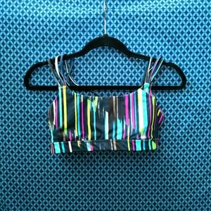 GapFit - Women's low impact sports bra with criss-cross racer back. Size- S